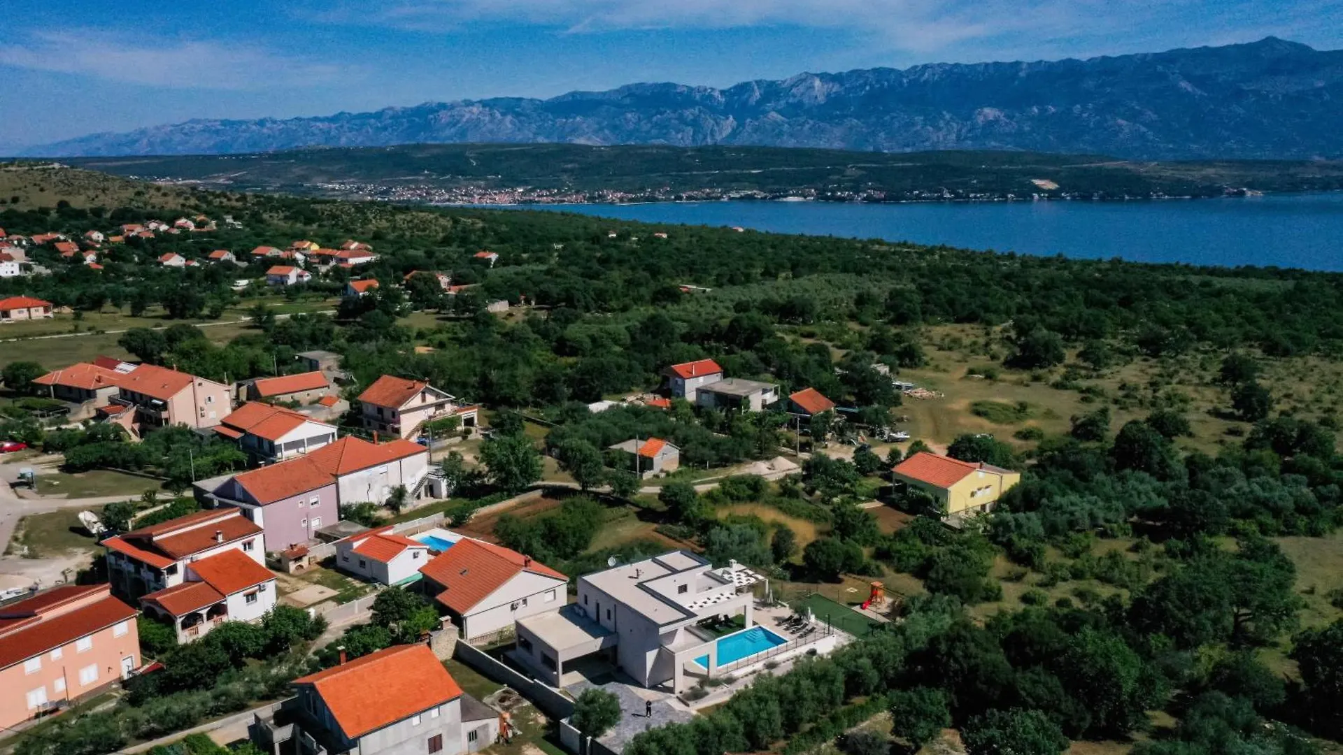 Villa Dasi S Grijanim Bazenom Posedarje Croatia